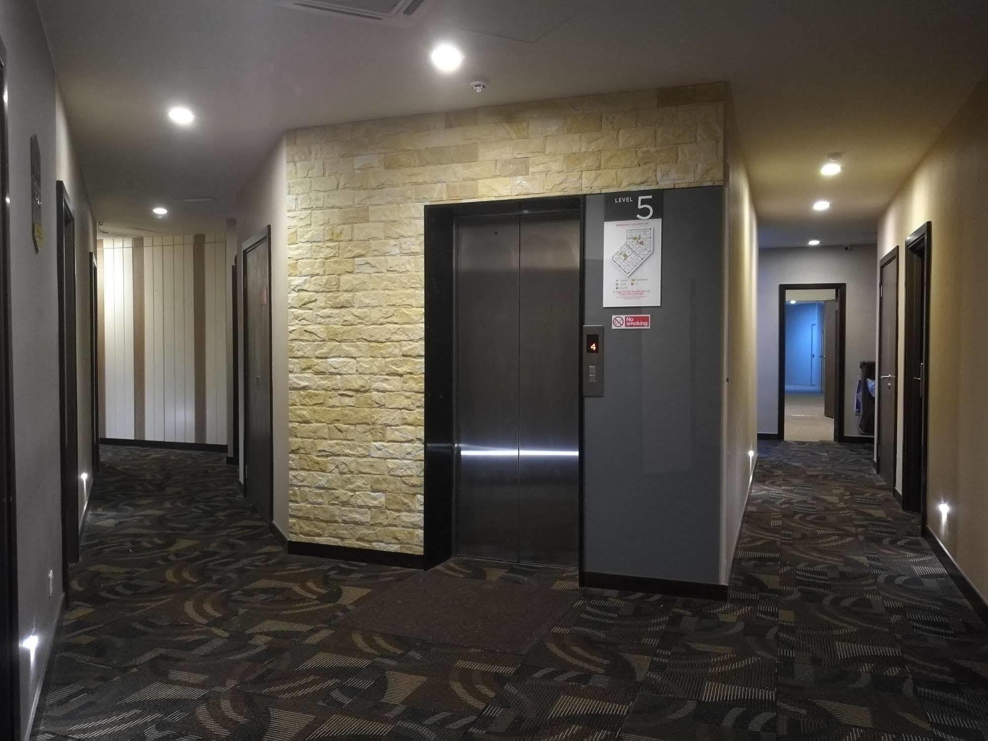 קוצ'ינג Memoire Hornbill Hotel מראה חיצוני תמונה