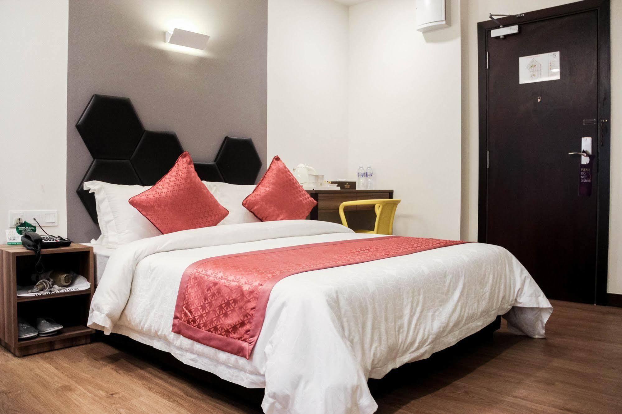 קוצ'ינג Memoire Hornbill Hotel מראה חיצוני תמונה